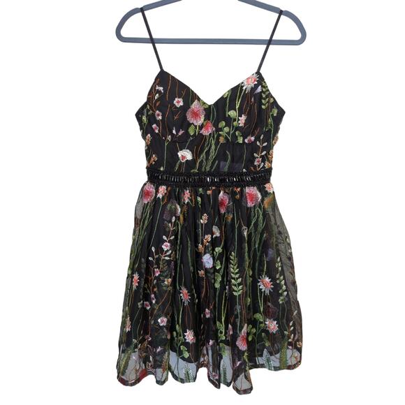 Gigi's Closette Glendale MacDuggal Style Flower Embroidered A Line Dress Size 6 - Picture 1 of 10